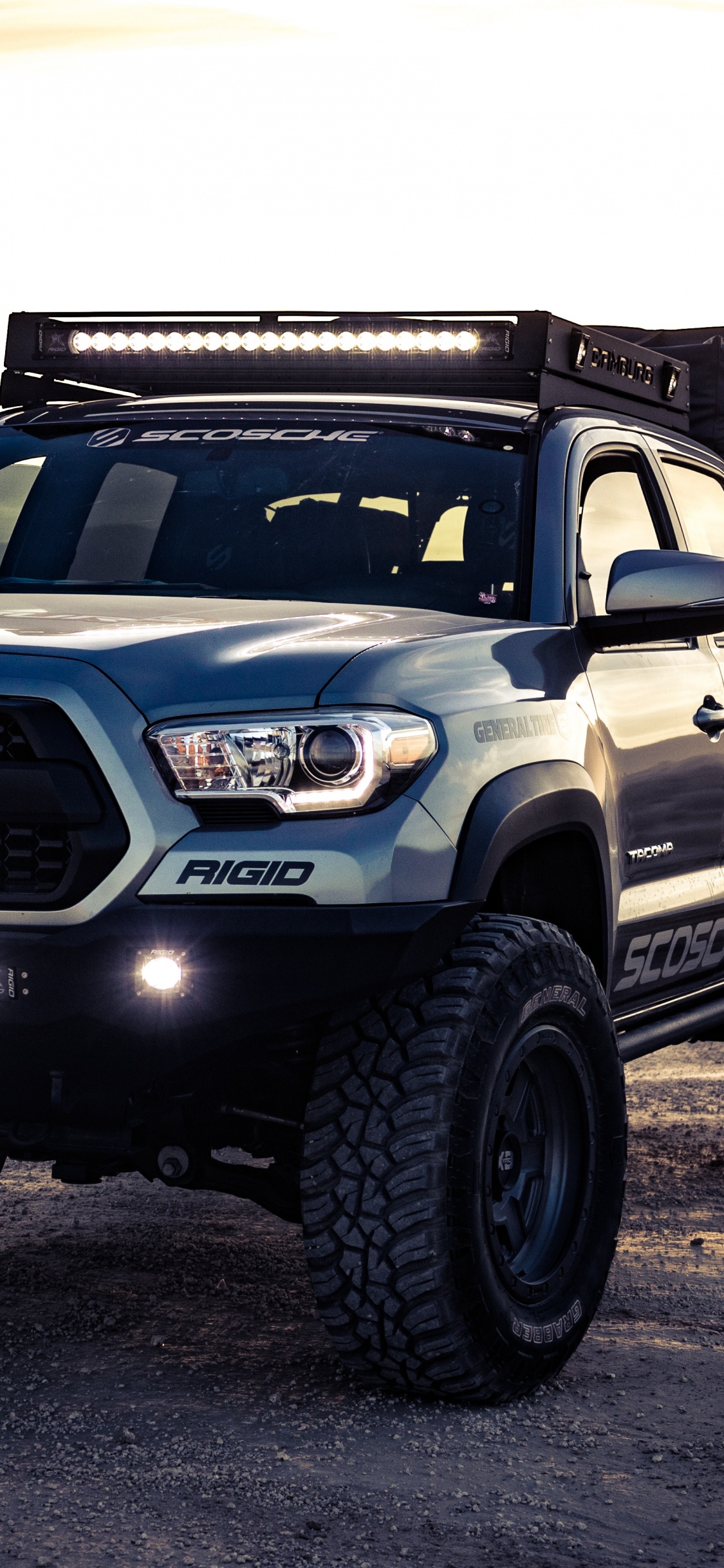 Обои Пикап, Тойота hilux, toyota, авто, автомобильные шины в разрешении 1125x2436