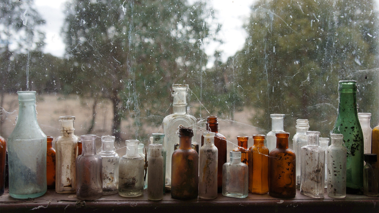 Обои бутылка, стеклянная бутылка, стекло, ликер, крепкий спиртной напиток в разрешении 1280x720