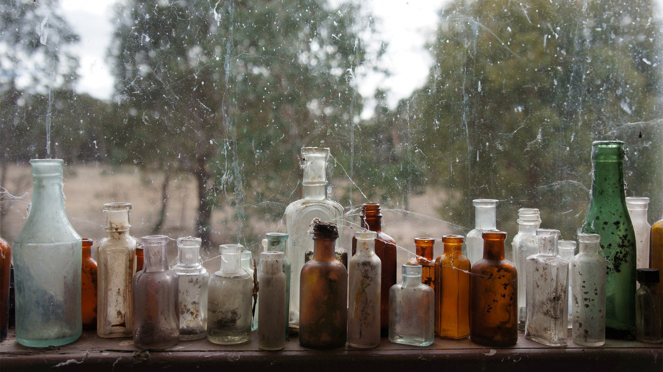 Обои бутылка, стеклянная бутылка, стекло, ликер, крепкий спиртной напиток в разрешении 1366x768