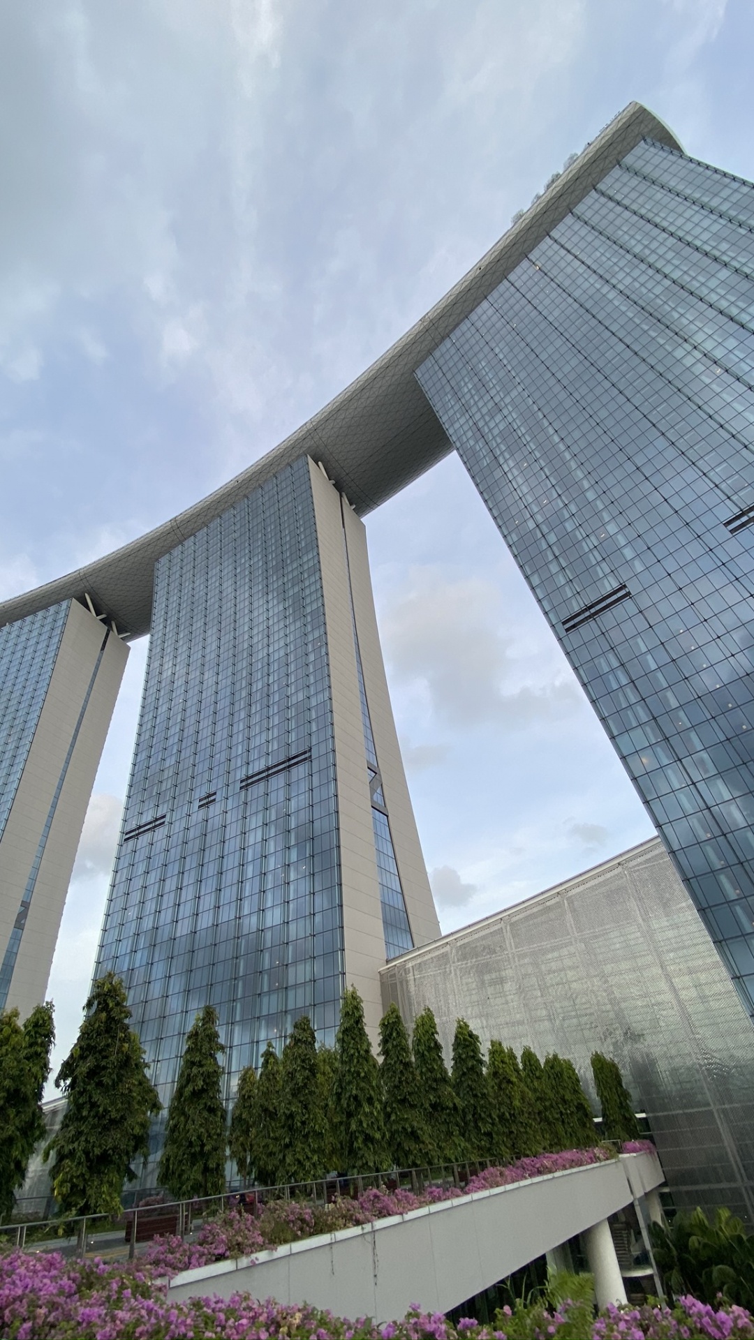 Обои архитектура, небоскреб, высотное здание, дневное время, башня в разрешении 1080x1920