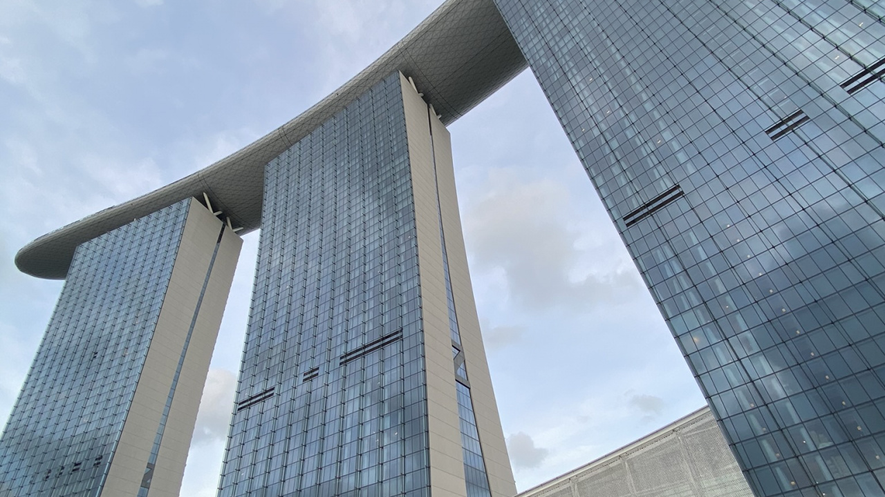 Обои архитектура, небоскреб, высотное здание, дневное время, башня в разрешении 1280x720