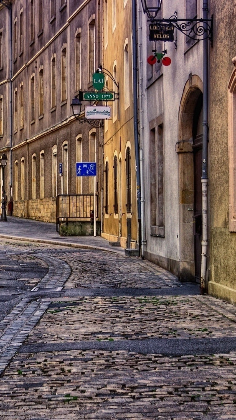 Обои улица, город, аллея, городок, дорога в разрешении 750x1334