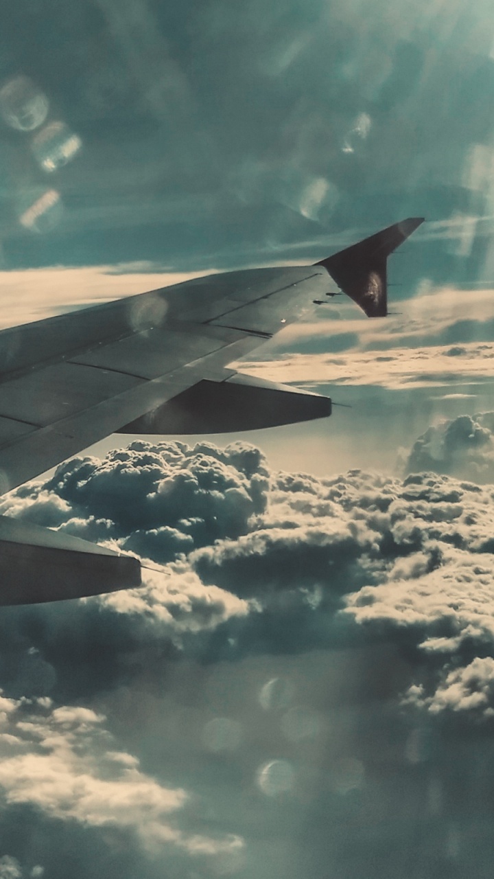 Обои облако, самолет, крыло, полет, воздушное путешествие в разрешении 720x1280