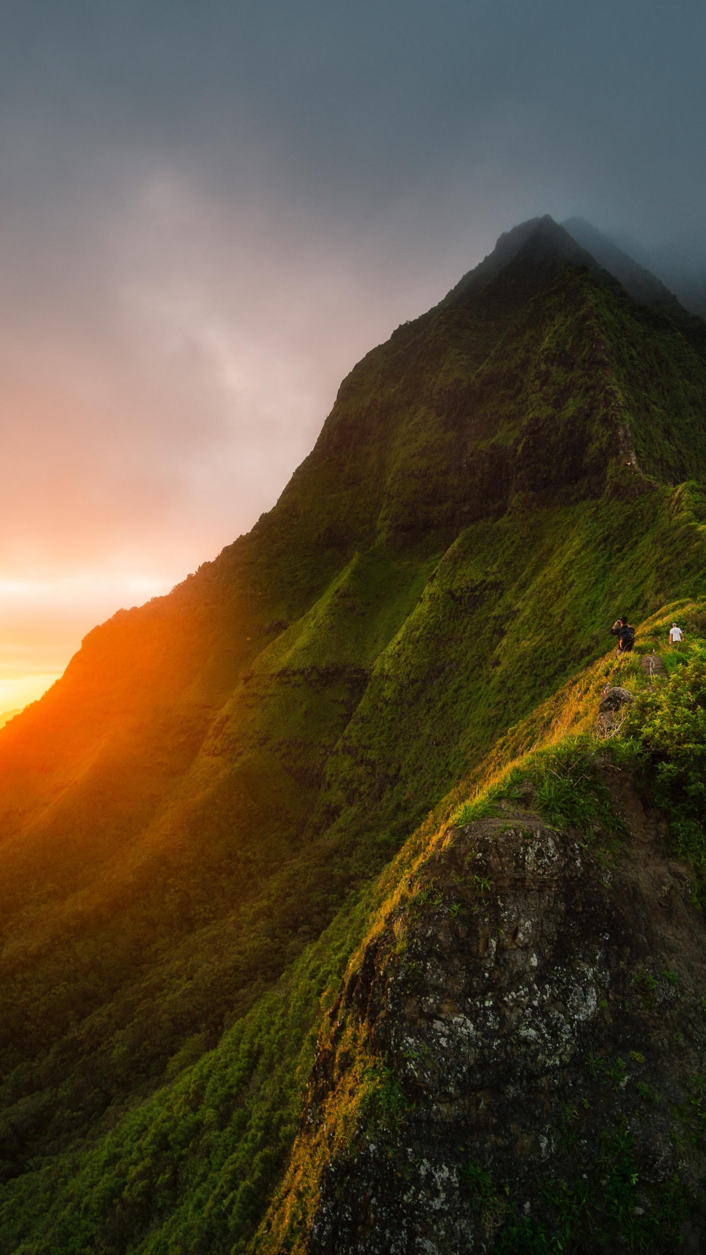 Обои гора, облако, природный ландшафт, склон, нагорье в разрешении 1440x2560