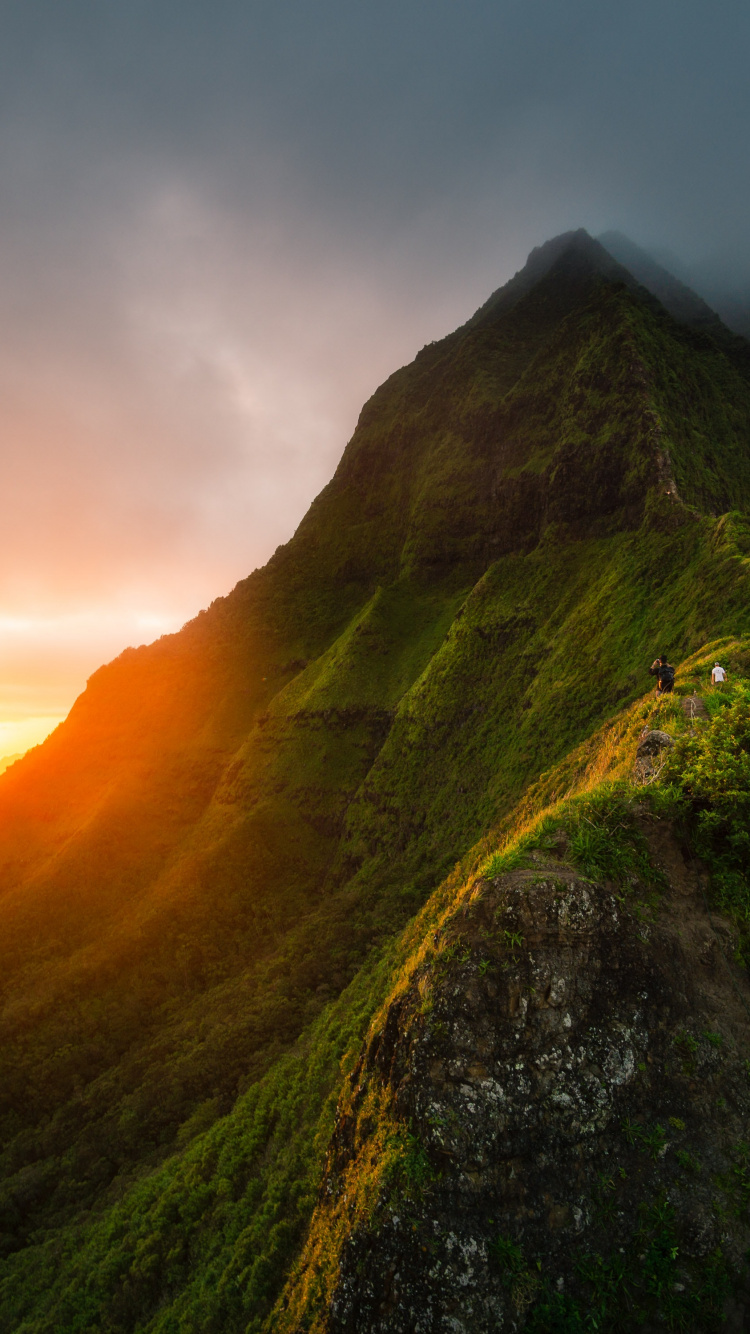 Обои гора, облако, природный ландшафт, склон, нагорье в разрешении 750x1334