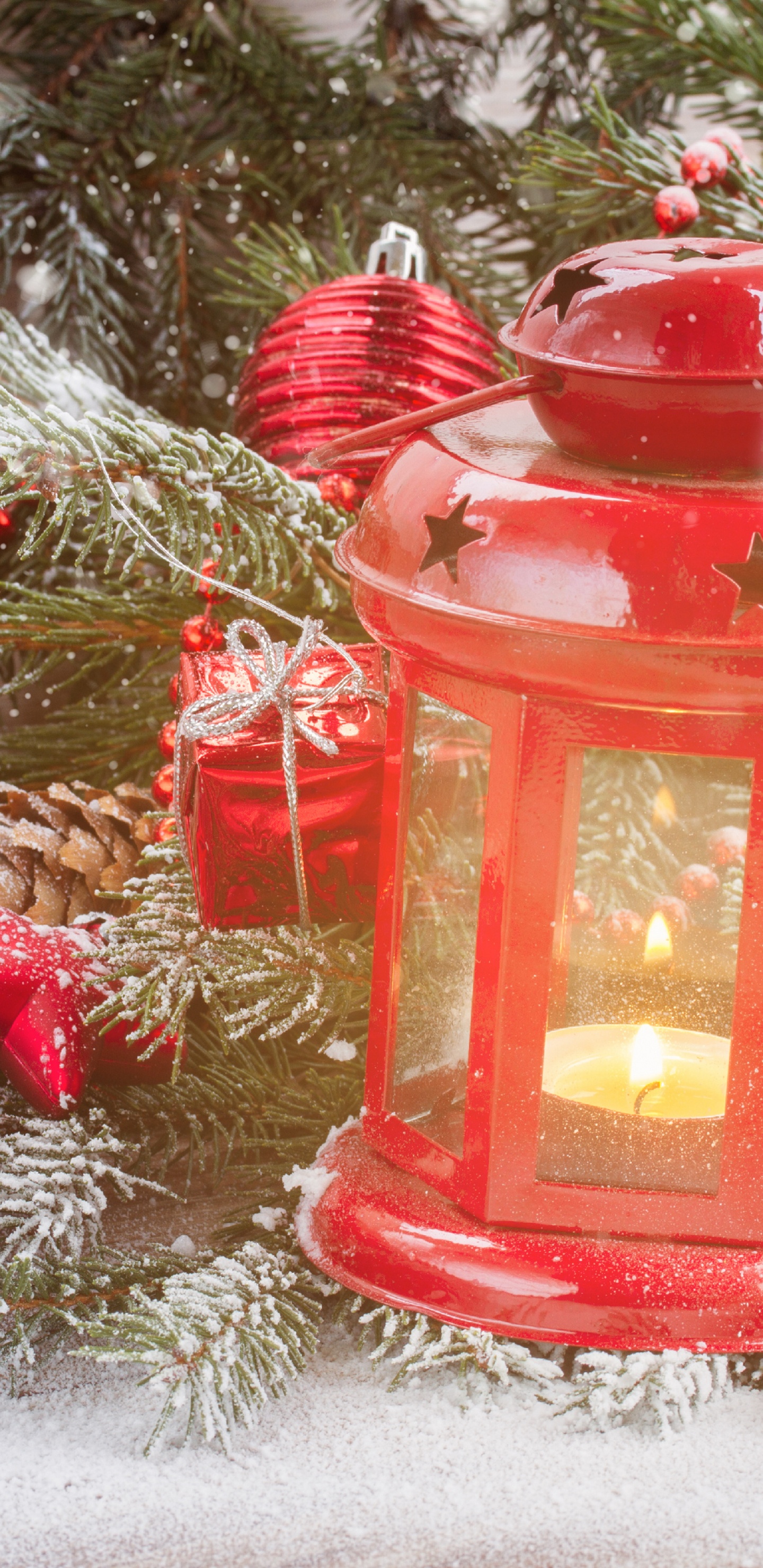 Обои Рождественский день, елка, Рождественские украшения, Рождество, пихта в разрешении 1440x2960