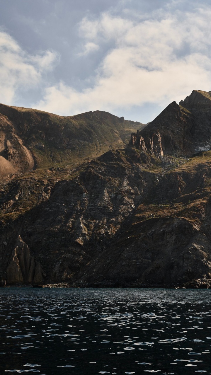 Обои apple, iPhone, macOS Catalina, яблоко, Операционная система в разрешении 720x1280