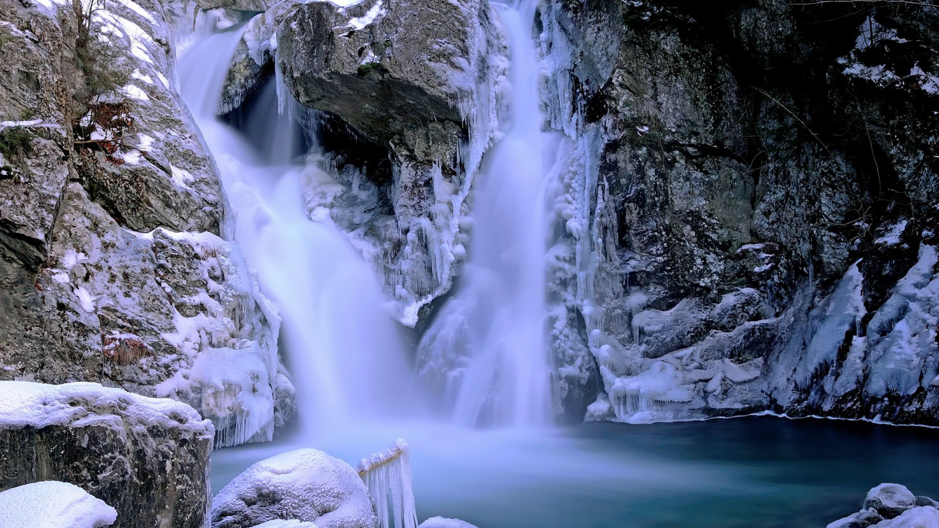 Обои зима, снег, водопад, водоем, природа в разрешении 3840x2160