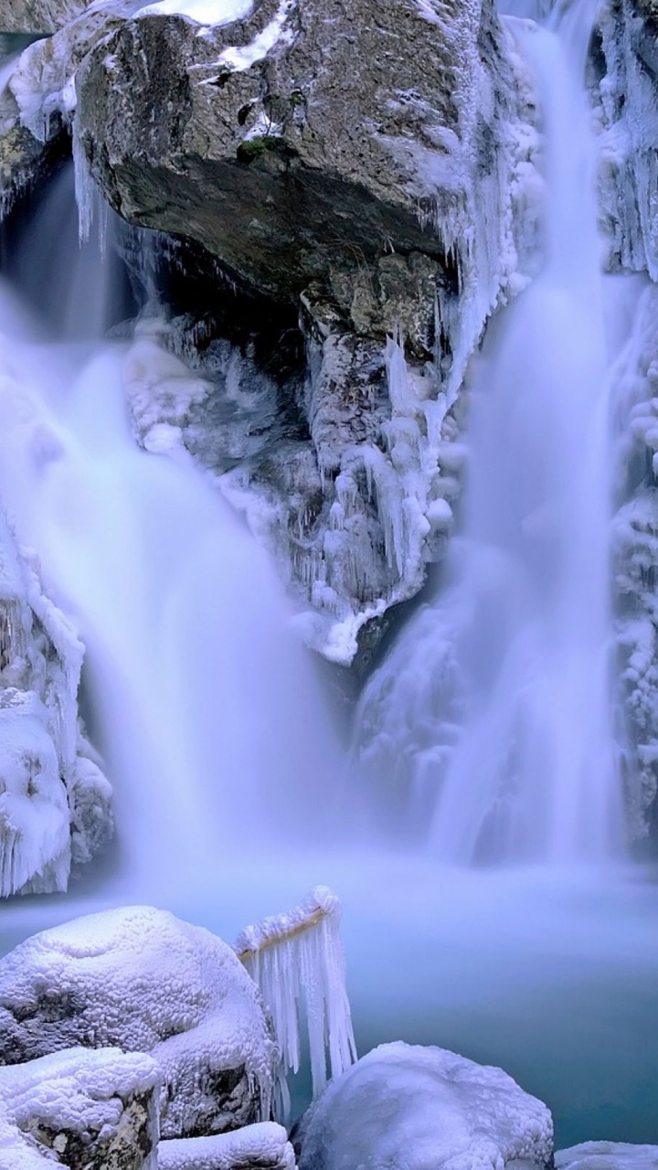 Обои зима, снег, водопад, водоем, природа в разрешении 720x1280