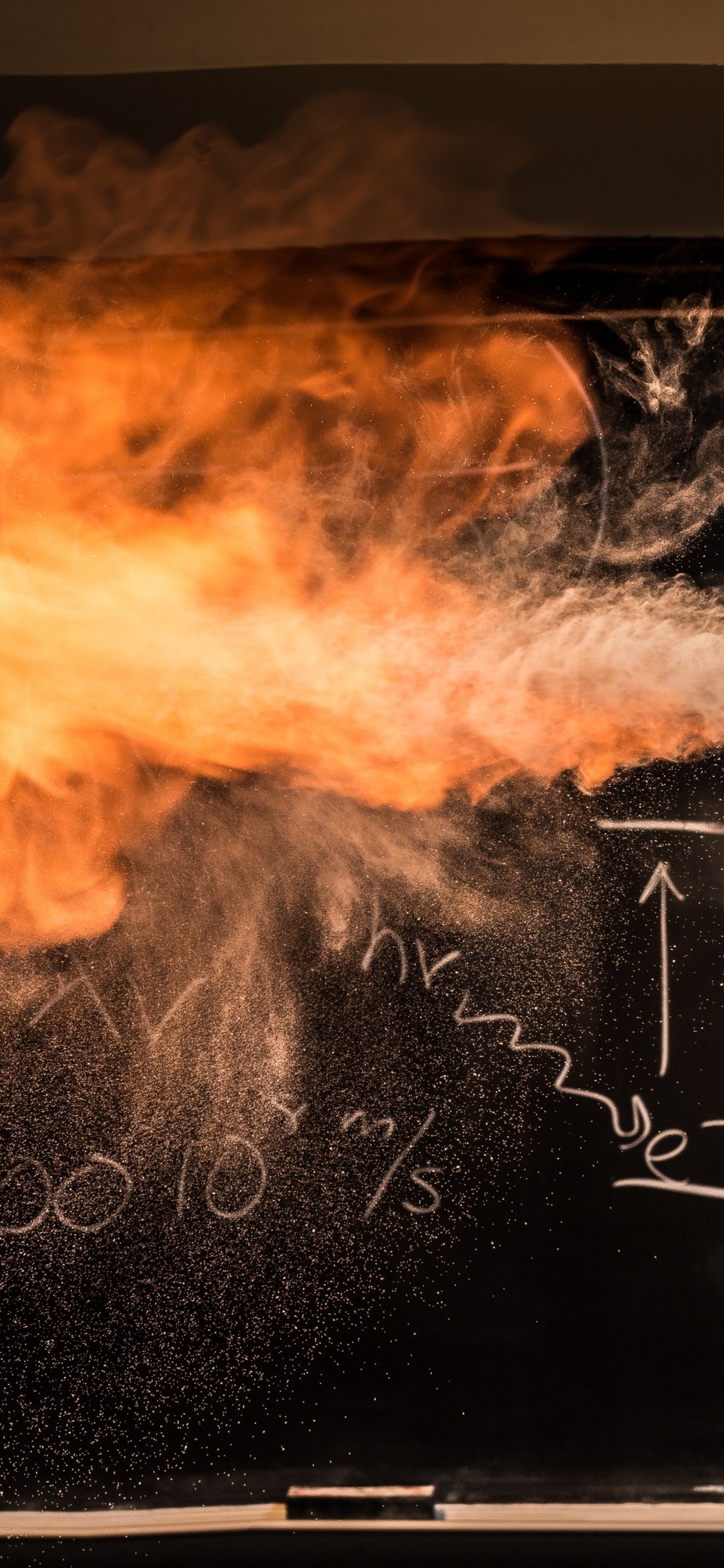 Обои огонь выходит изо рта, Кейт Бибердорф, огонь, пламя, тепло в разрешении 1125x2436