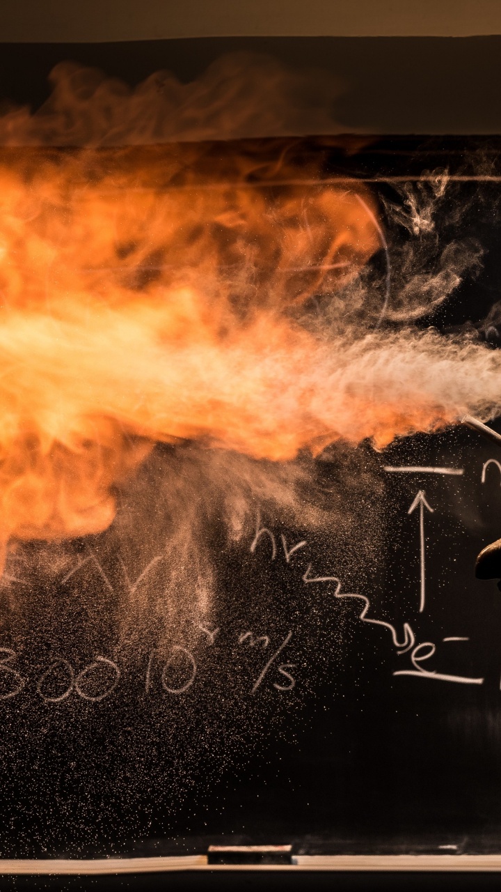 Обои огонь выходит изо рта, Кейт Бибердорф, огонь, пламя, тепло в разрешении 720x1280