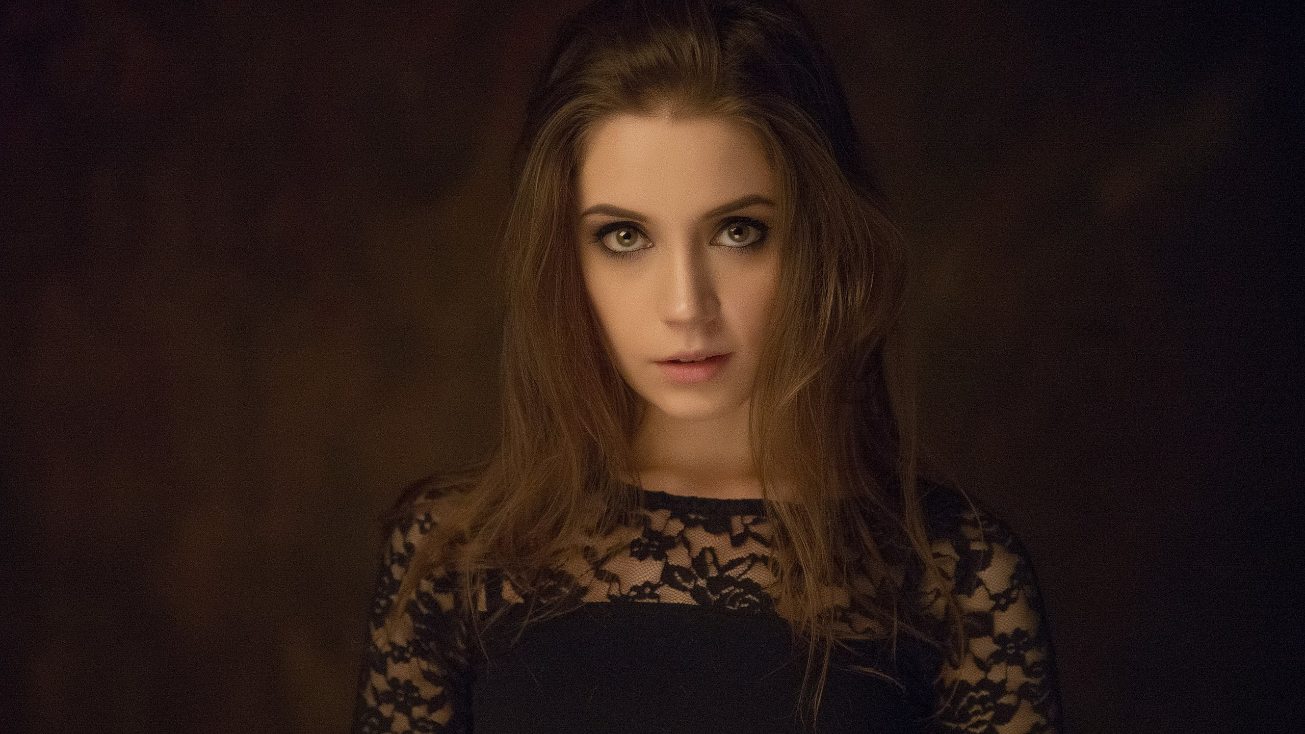 Обои портрет, лицо, волосы, красота, голова в разрешении 2560x1440