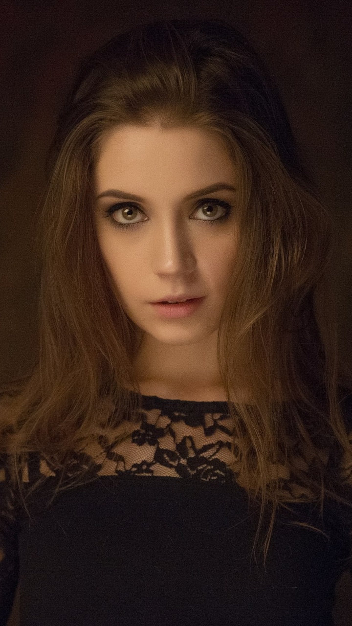 Обои портрет, лицо, волосы, красота, голова в разрешении 720x1280