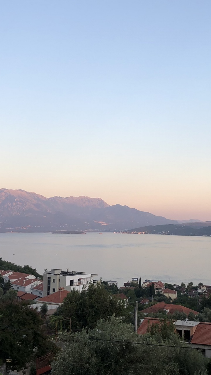 Обои вода, горный рельеф, нагорье, соседство, холм в разрешении 720x1280