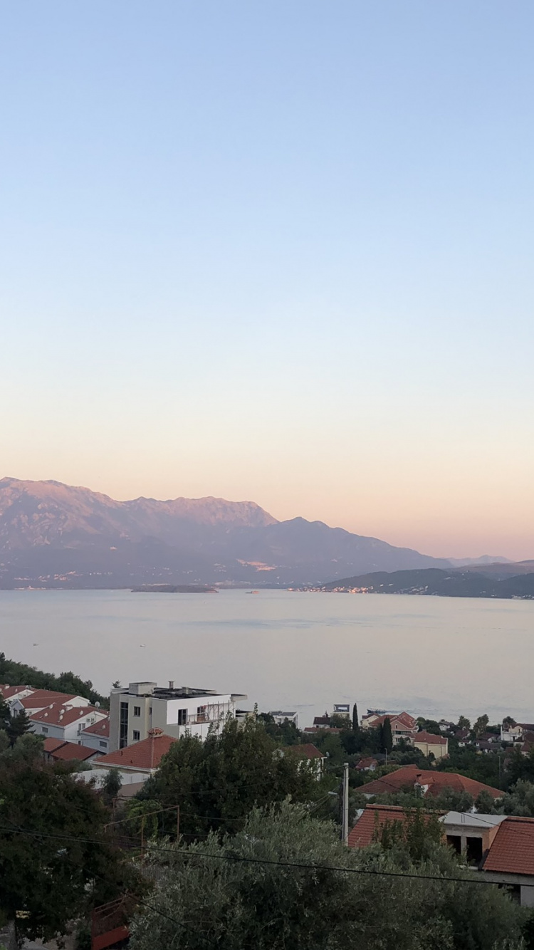 Обои вода, горный рельеф, нагорье, соседство, холм в разрешении 750x1334