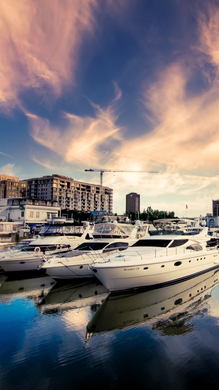 Обои отражение, вода, облако, городской пейзаж, город в разрешении 750x1334