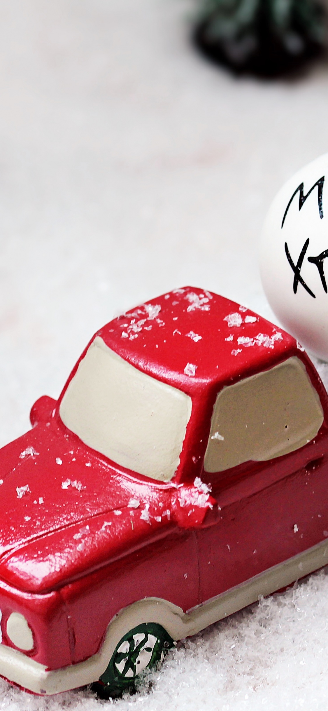 Обои авто, Рождественский день, рождественский орнамент, елка, красный цвет в разрешении 1125x2436