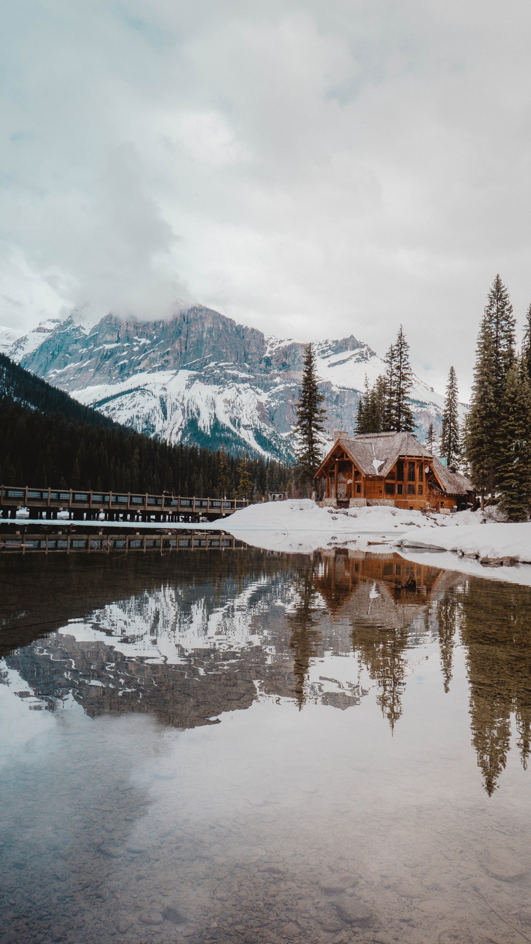 Обои гора, горный хребет, отражение, снег, зима в разрешении 1080x1920