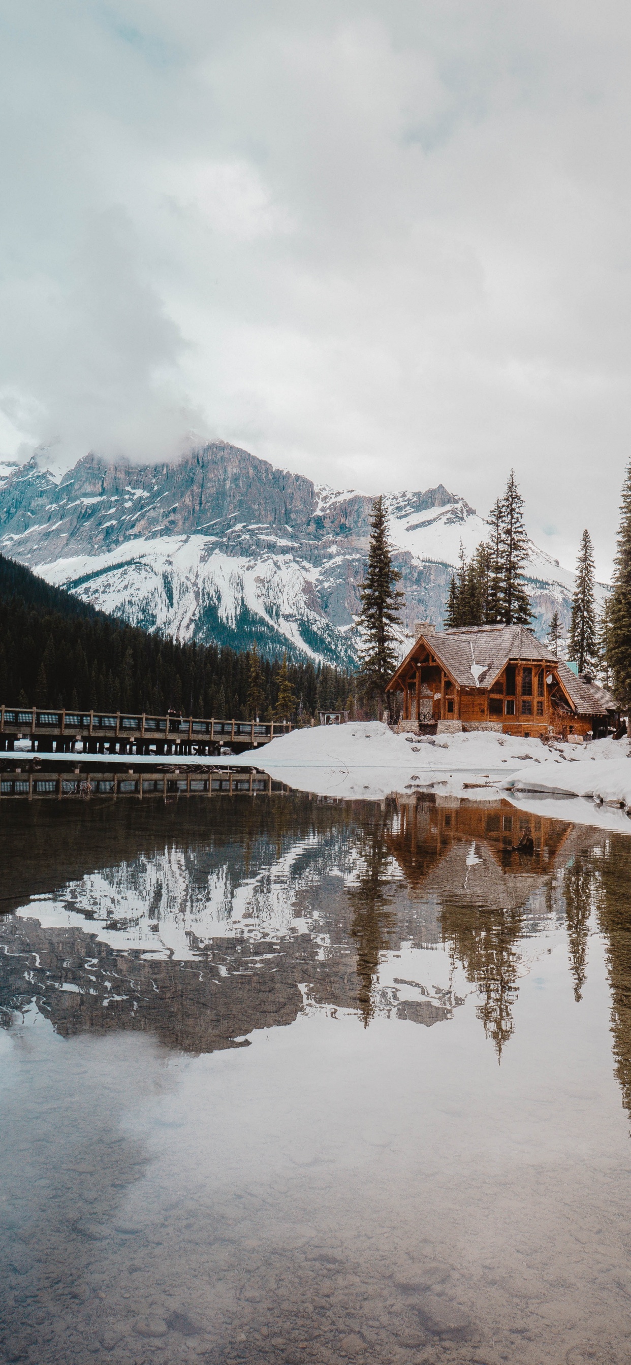 Обои гора, горный хребет, отражение, снег, зима в разрешении 1242x2688