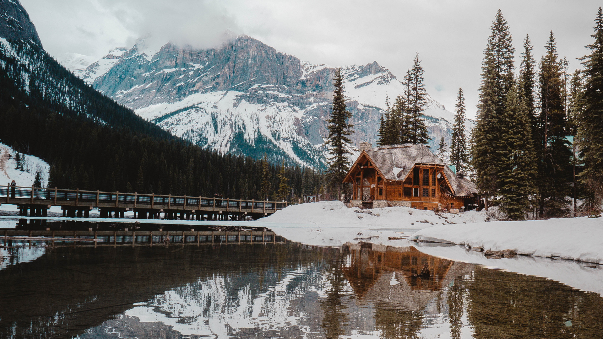 Обои гора, горный хребет, отражение, снег, зима в разрешении 1920x1080