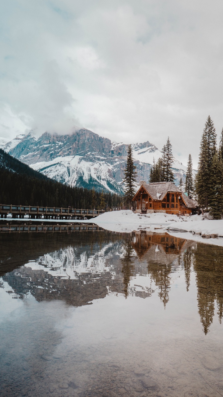 Обои гора, горный хребет, отражение, снег, зима в разрешении 720x1280