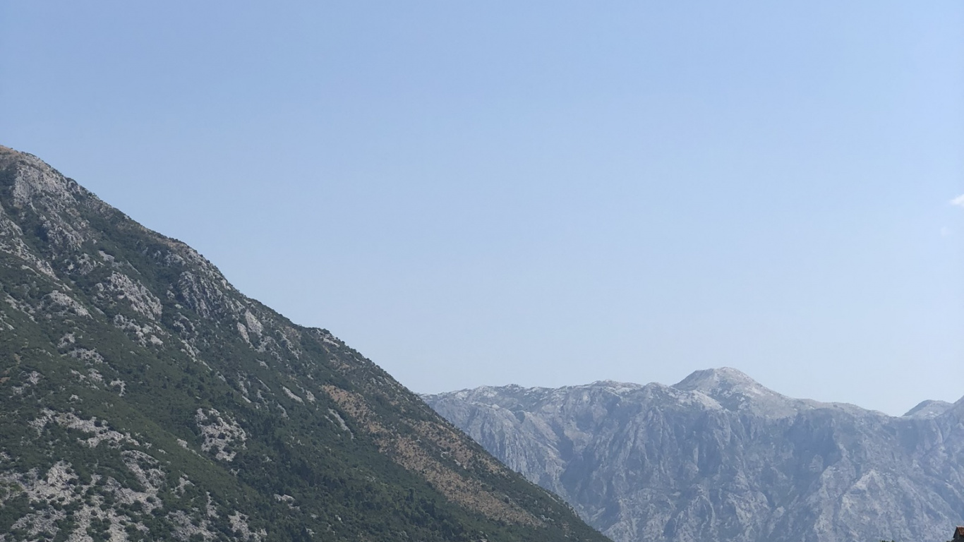 Обои горный рельеф, горный хребет, нагорье, холм, судно в разрешении 1366x768