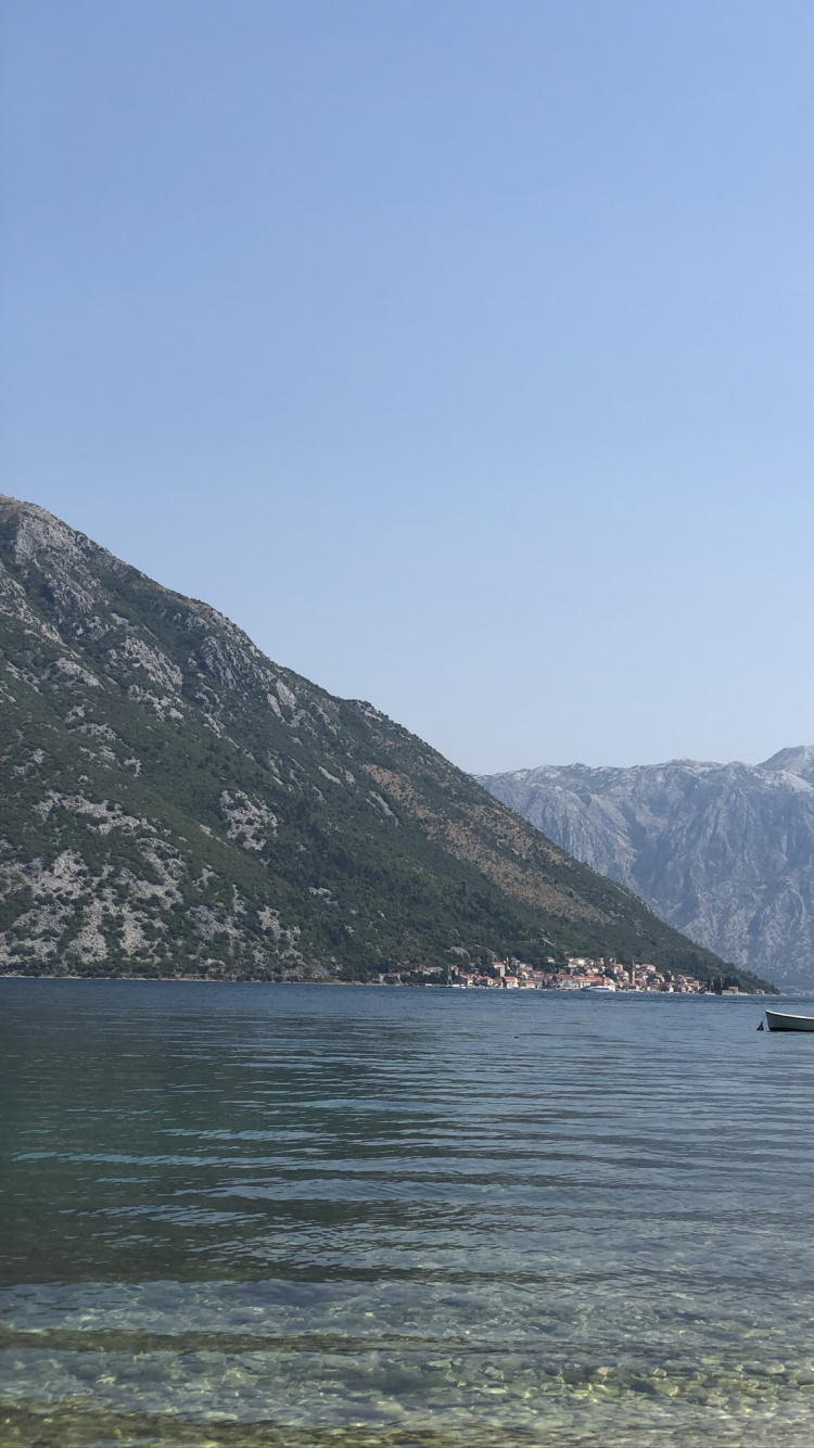 Обои горный рельеф, горный хребет, нагорье, холм, судно в разрешении 750x1334