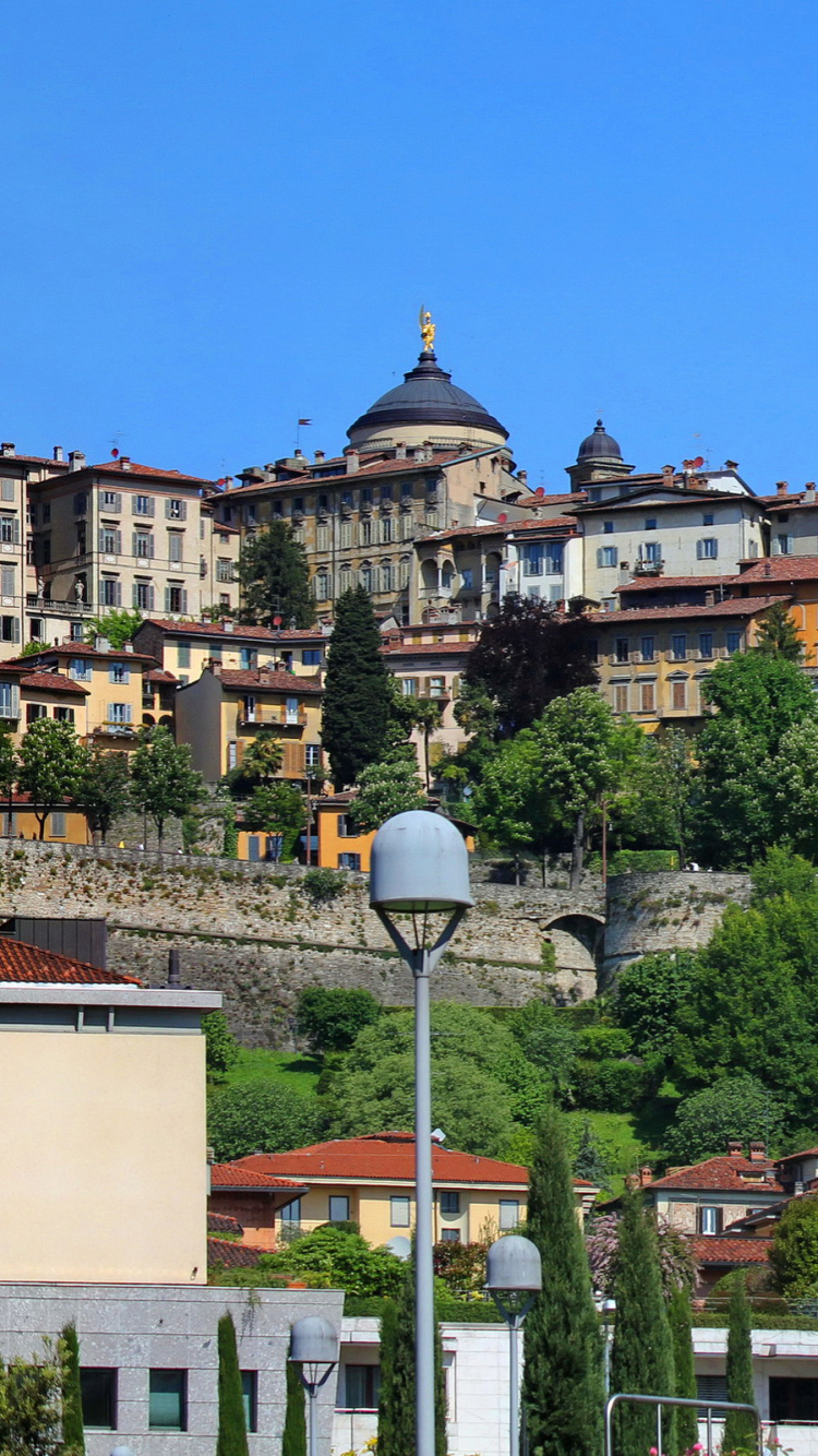 Обои город hgih, Бергамо, город, жилой район, соседство в разрешении 750x1334