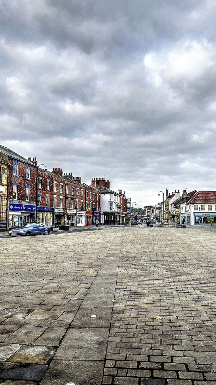 Обои городок, город, городская площадь, здание, улица в разрешении 750x1334