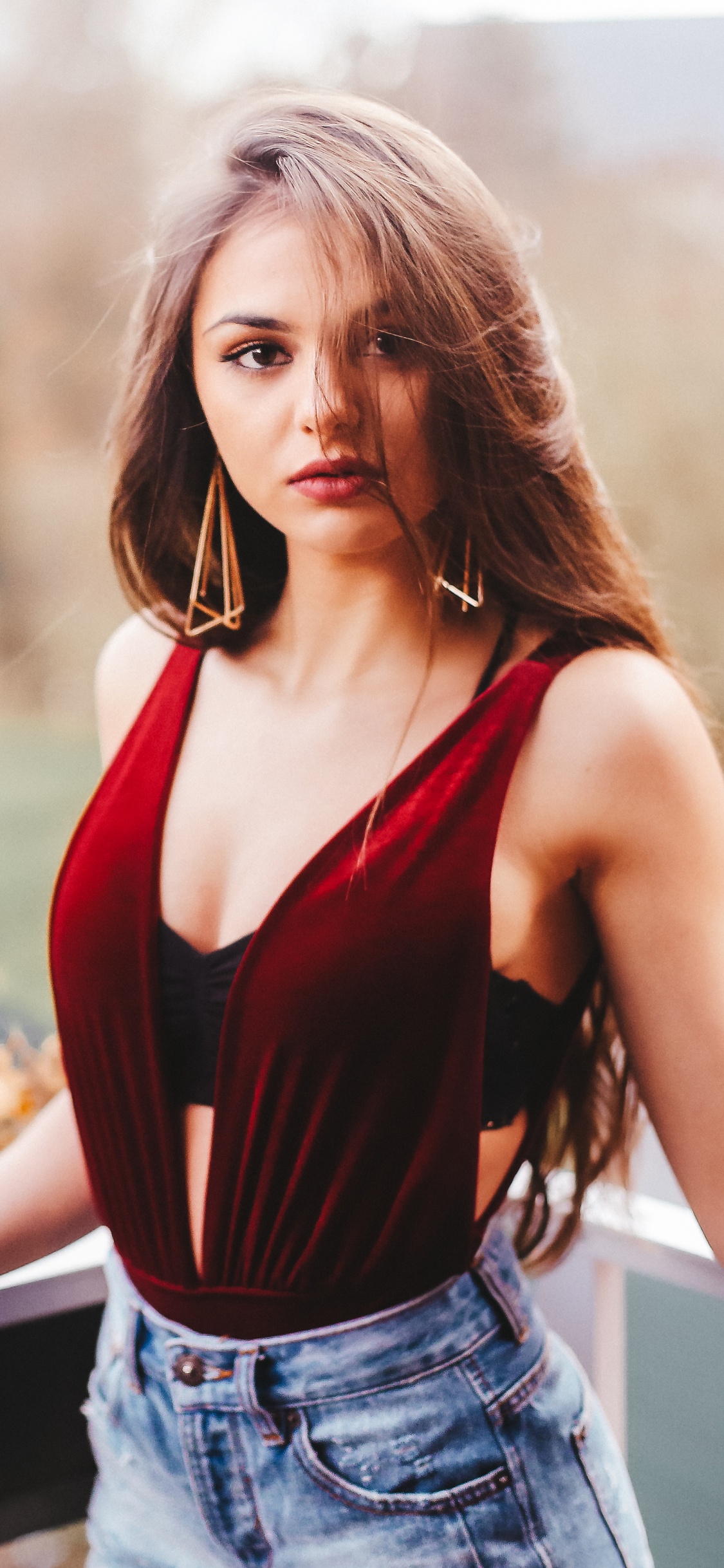 Обои каштановые волосы, красота, модель, доводчик, портрет в разрешении 1125x2436