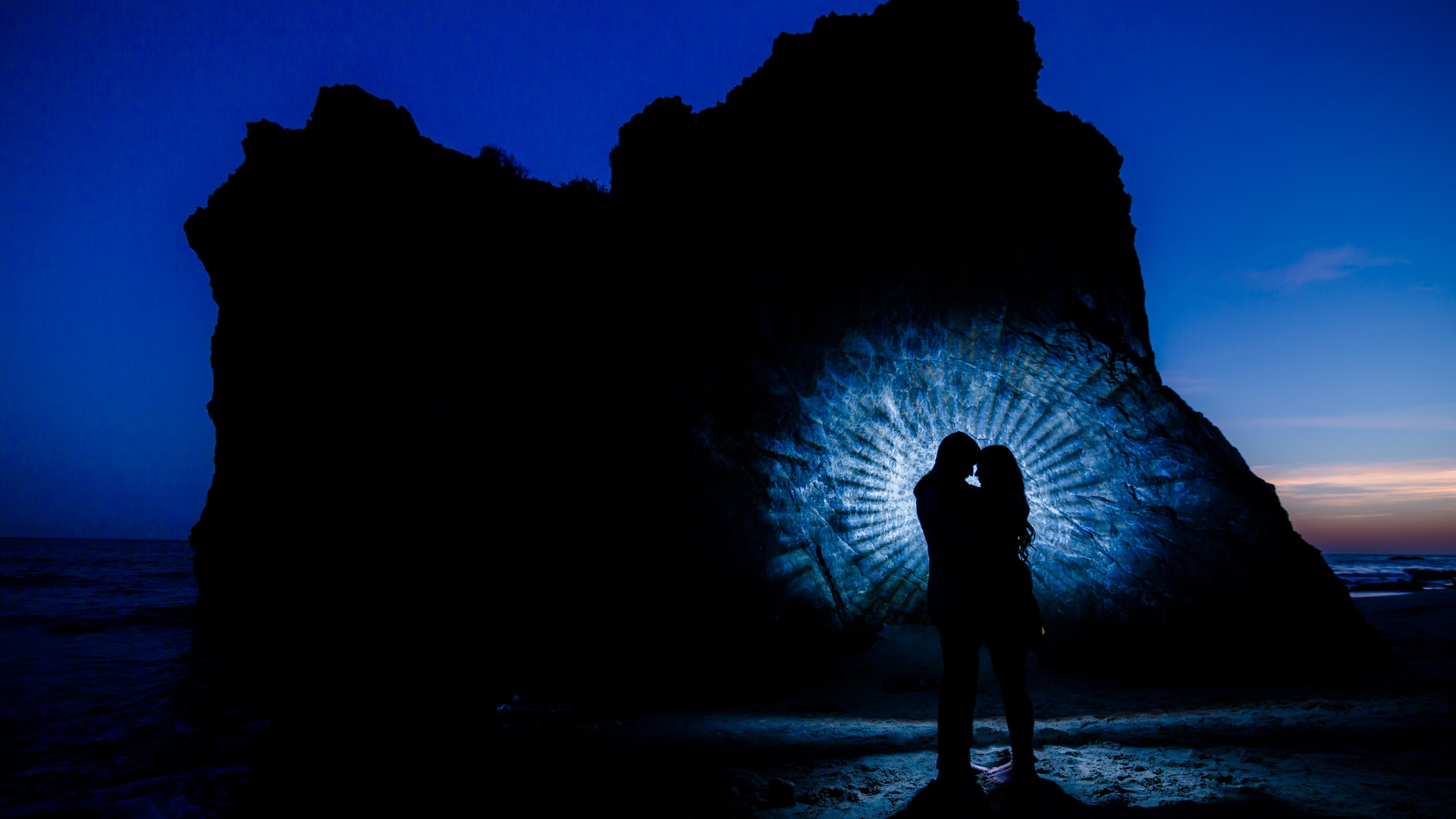 Обои чувство, роман, крепкое объятие, синий, силуэт в разрешении 1920x1080