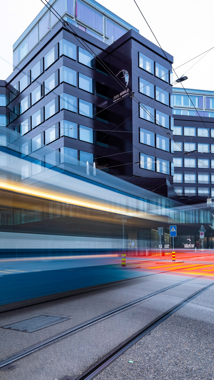 Обои музей мирового футбола фифа, здание, окно, уличный фонарь, башня в разрешении 750x1334