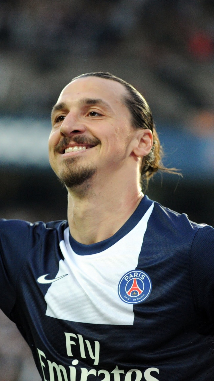 Обои клуб манчестер юнайтед, А С Милан, игрок, занятие спортом, командный вид спорта в разрешении 720x1280