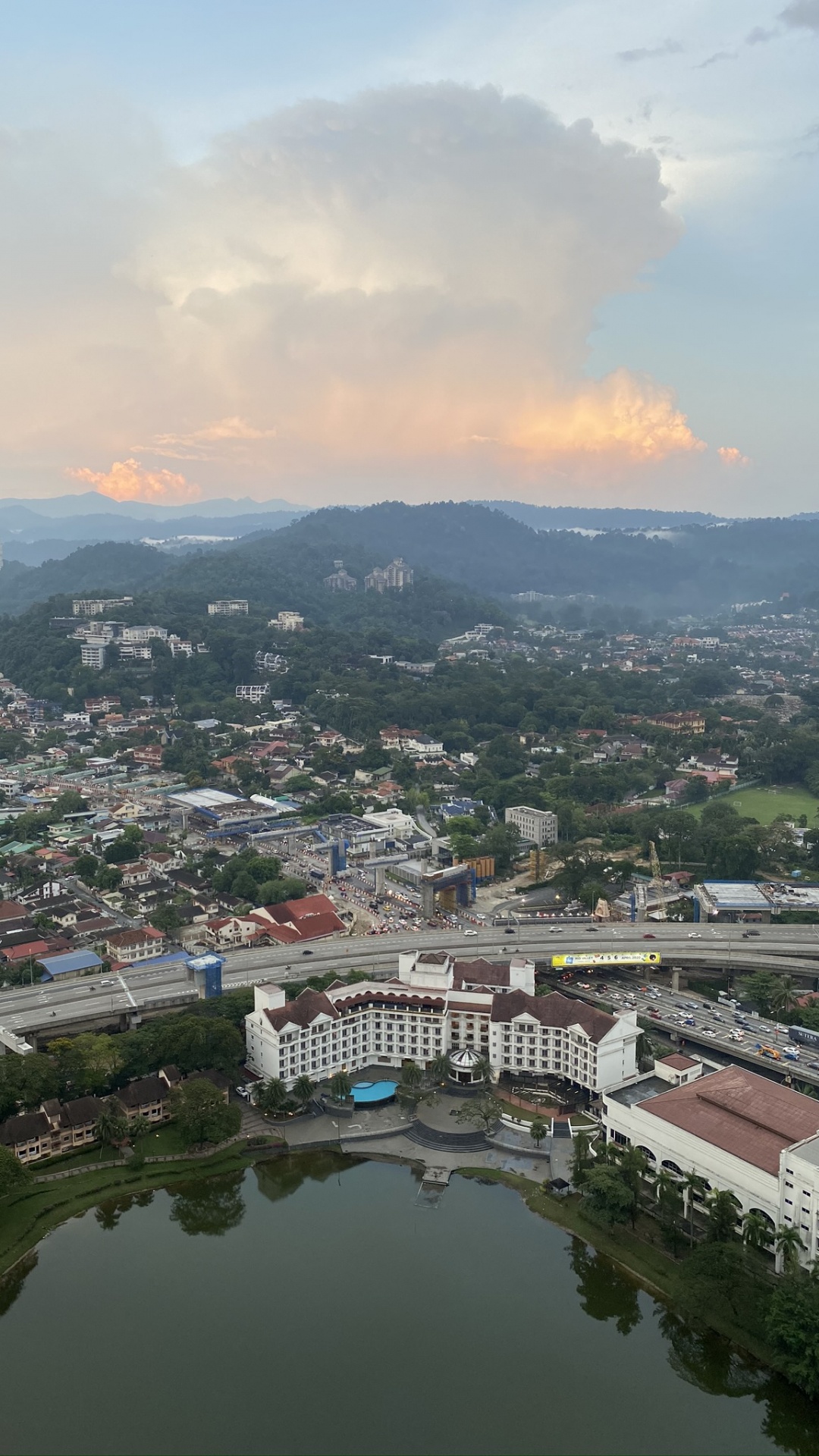Обои облако, жилой район, гидроресурсы, городской район, соседство в разрешении 1080x1920