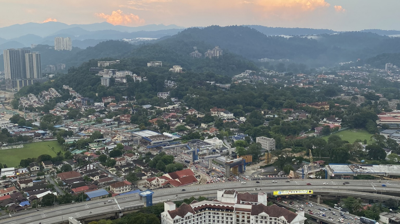 Обои облако, жилой район, гидроресурсы, городской район, соседство в разрешении 1366x768