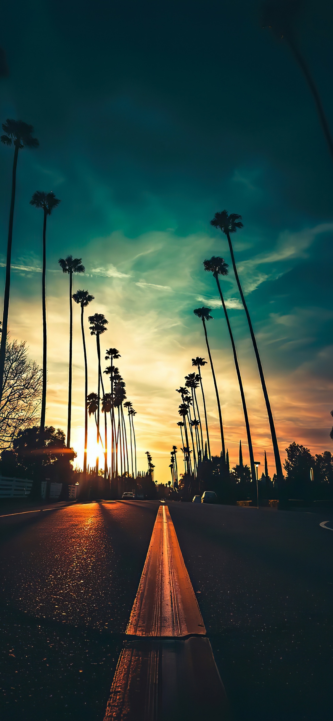 Обои облако, атмосфера, уличный фонарь, послесвечение, природа в разрешении 1125x2436