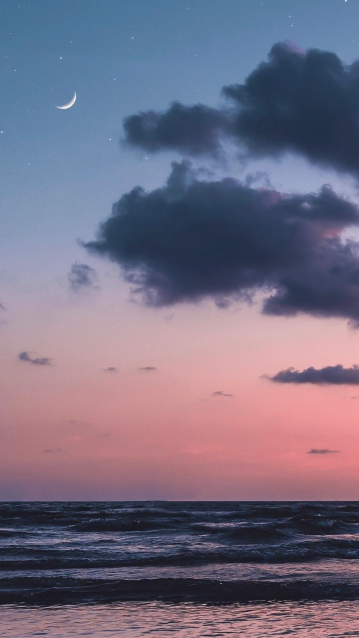 Обои луна, облако, вода, атмосфера, дневное время в разрешении 720x1280