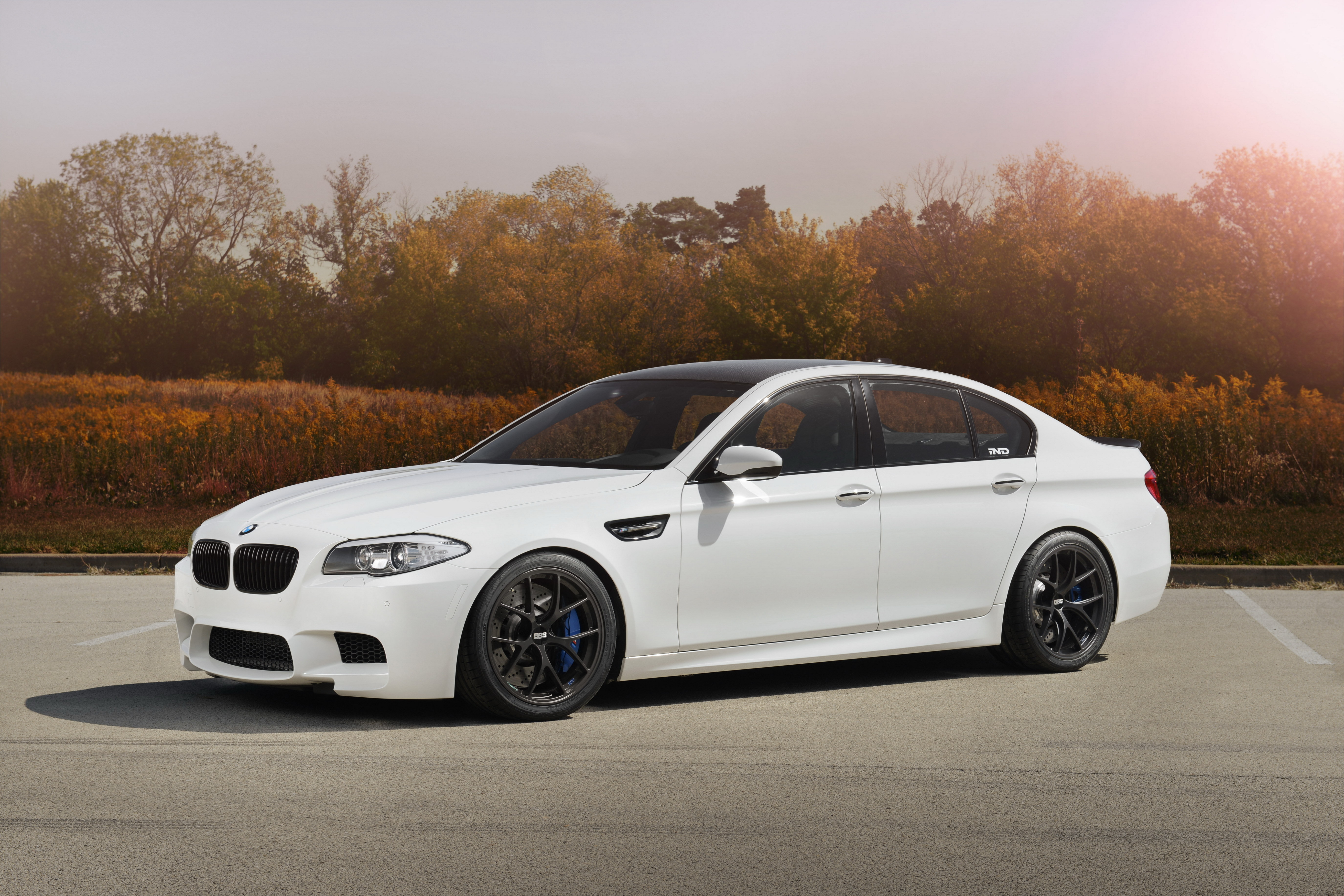 Обои 10 5 м. БМВ м5 f10 белая. BMW m5 f10 белая. BMW 5 f10 белая. BMW f10 White.