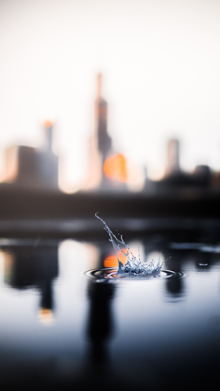 Обои стекло, Апельсин, вода, небо, город в разрешении 720x1280