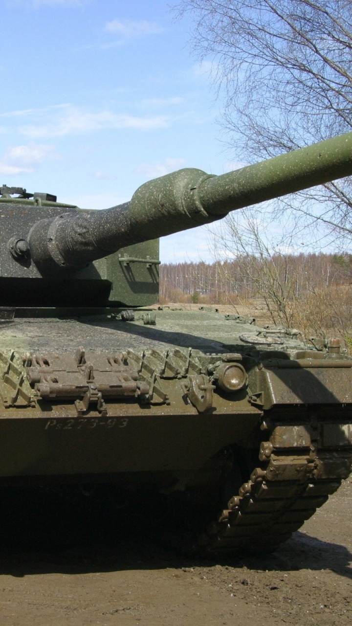 Обои бак, военнослужащие, орудийная башня, Черчилль танк, броневик в разрешении 720x1280