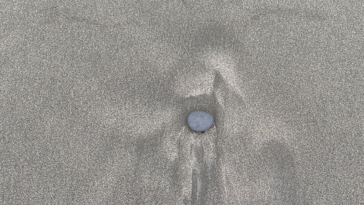 Обои асфальт, математика, геометрия, серый цвет, песок в разрешении 1280x720