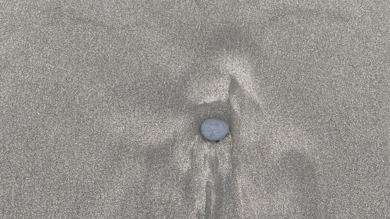 Обои асфальт, математика, геометрия, серый цвет, песок в разрешении 1366x768