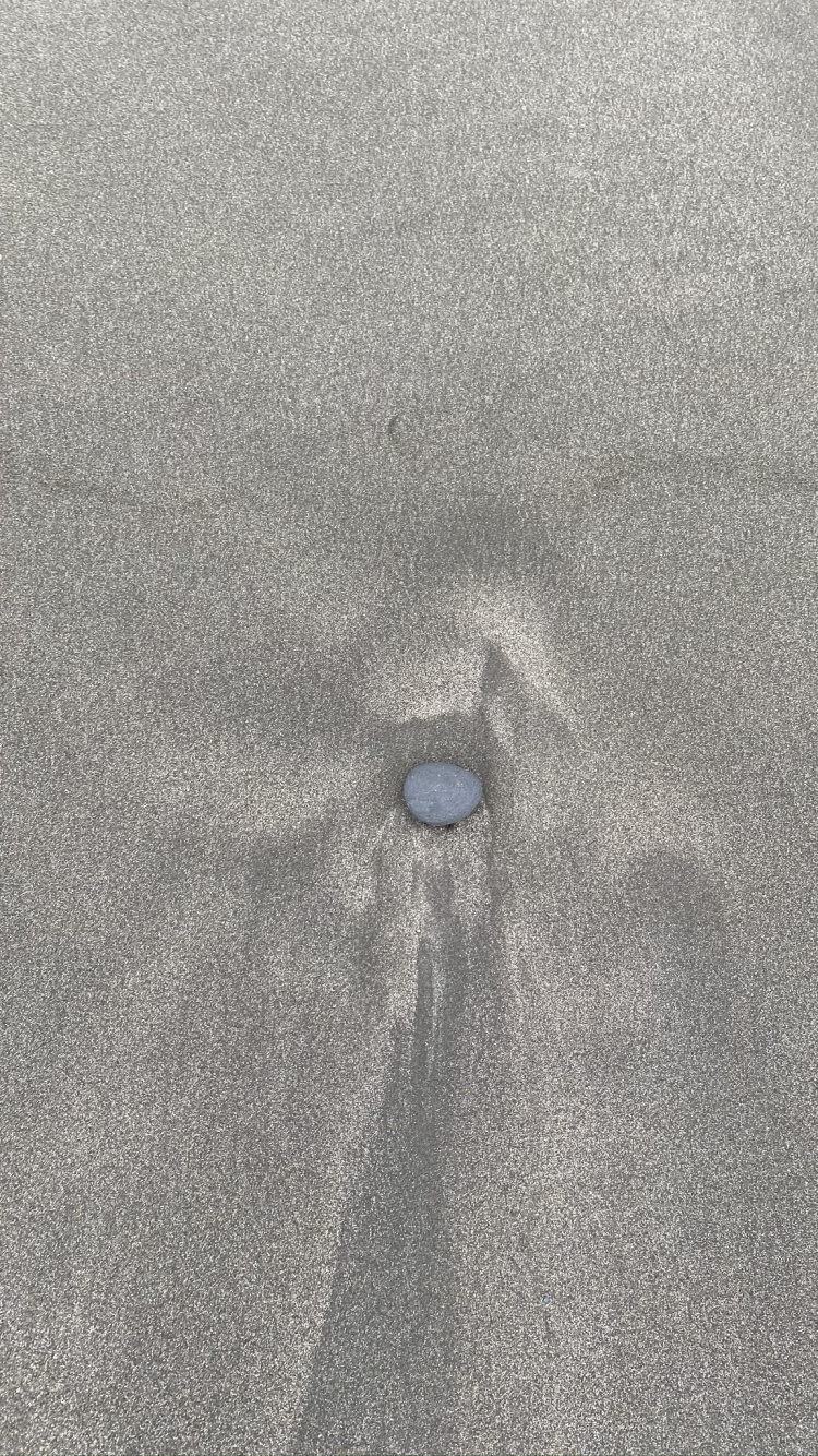 Обои асфальт, математика, геометрия, серый цвет, песок в разрешении 750x1334