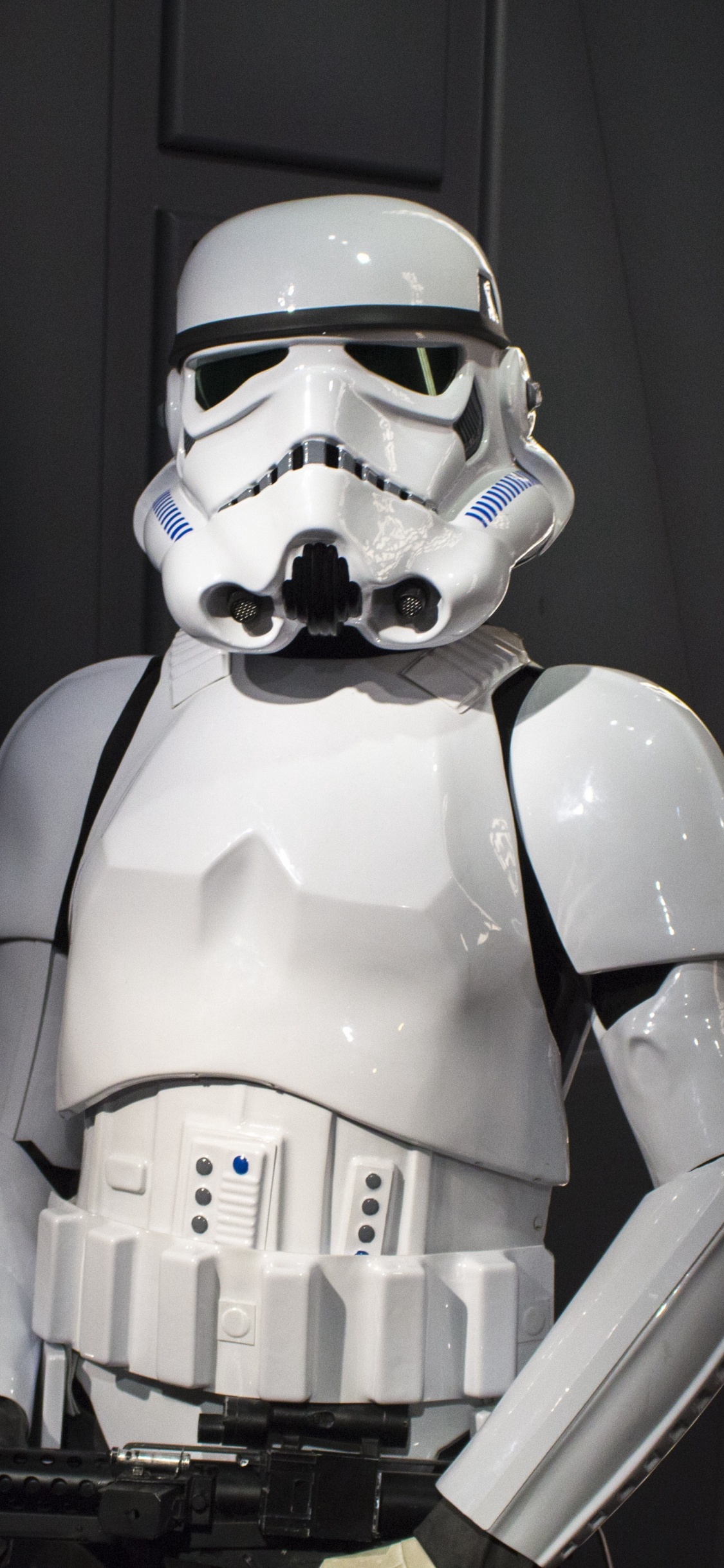 Обои фигурка, космос, Люк Скайуокер, робот, штурмовик в разрешении 1125x2436