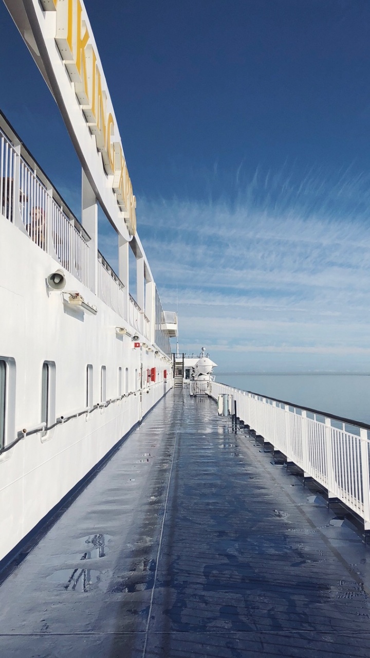 Обои море, жидкость, горизонт, пассажирское судно, океан в разрешении 720x1280