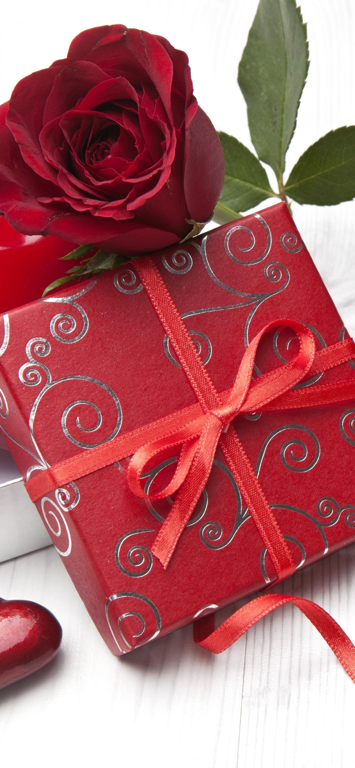 Обои сердце, Роза, День Святого Валентина, роман, красный цвет в разрешении 1242x2688