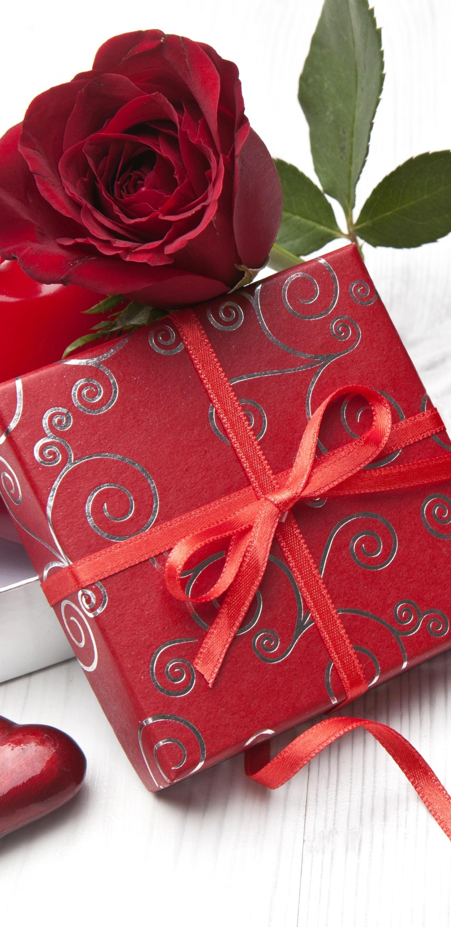 Обои сердце, Роза, День Святого Валентина, роман, красный цвет в разрешении 1440x2960