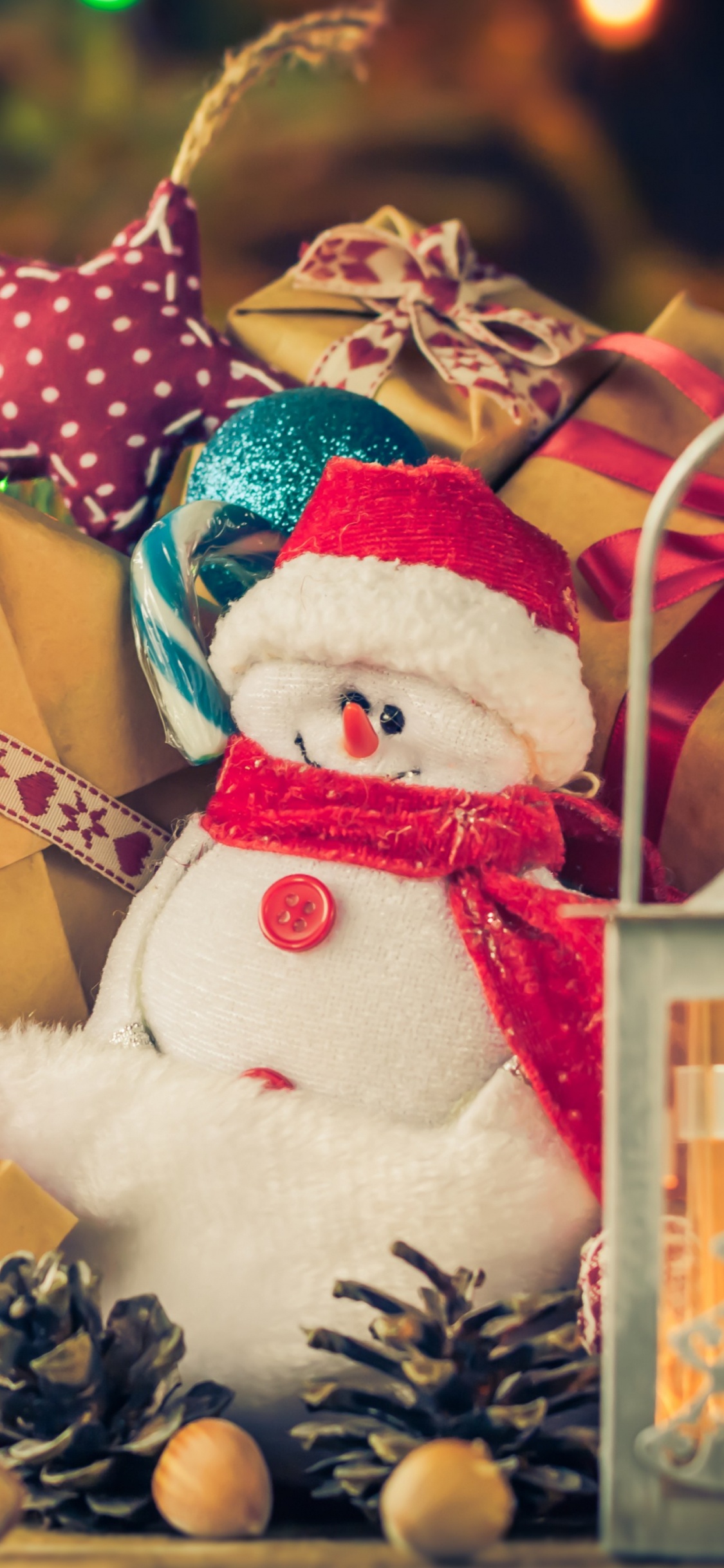 Обои Новый год, Рождественский день, праздник, Рождественские украшения, рождественский орнамент в разрешении 1125x2436