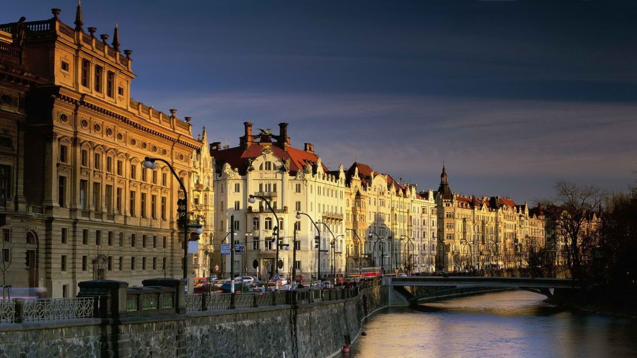 Обои город Прага, город, Влтава, водный путь, ориентир в разрешении 1280x720