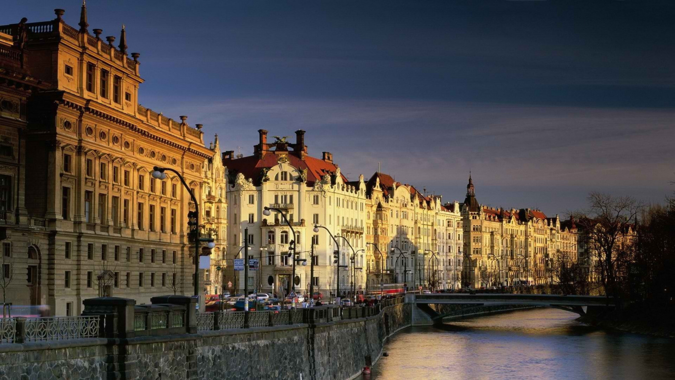 Обои город Прага, город, Влтава, водный путь, ориентир в разрешении 1366x768